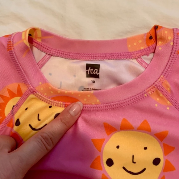 Tea Collection Sun's Out SS Rash Guard | Size 10 - Picture 5 of 11